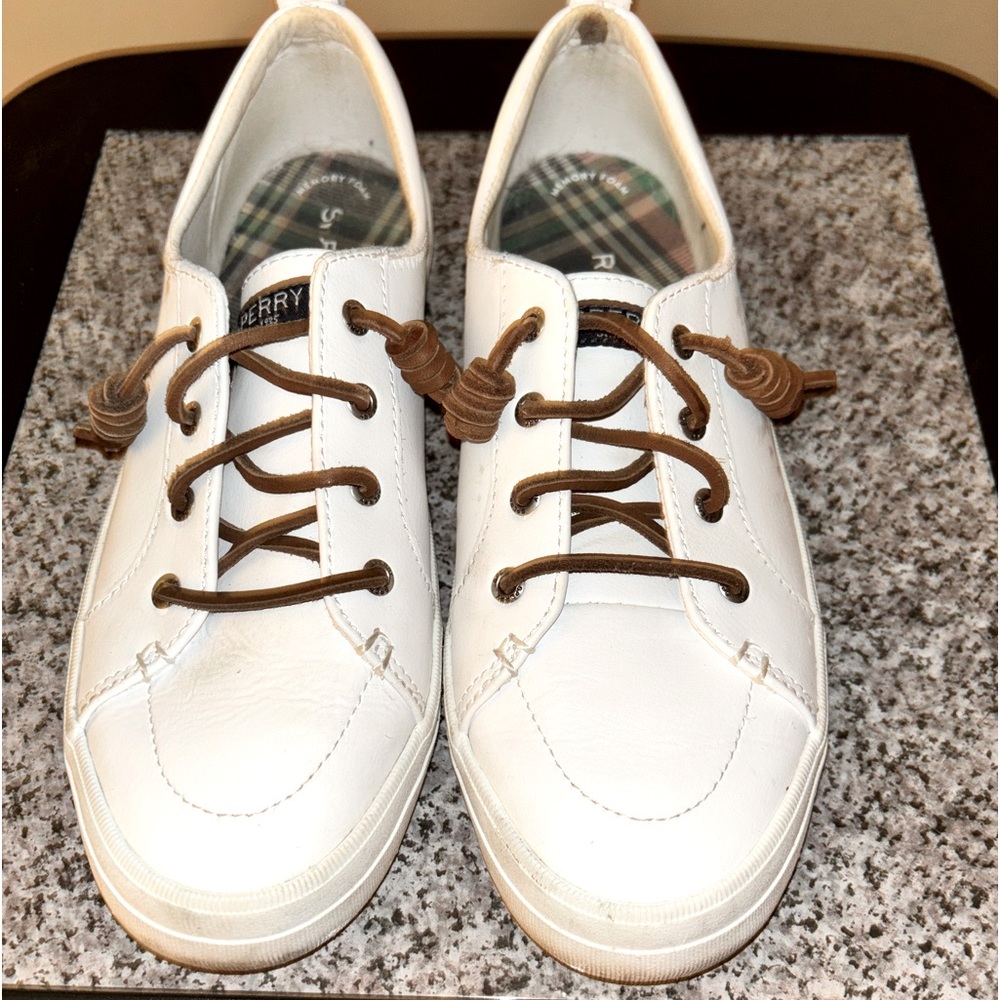 Women’s white leather Sperry’s sz 9.5